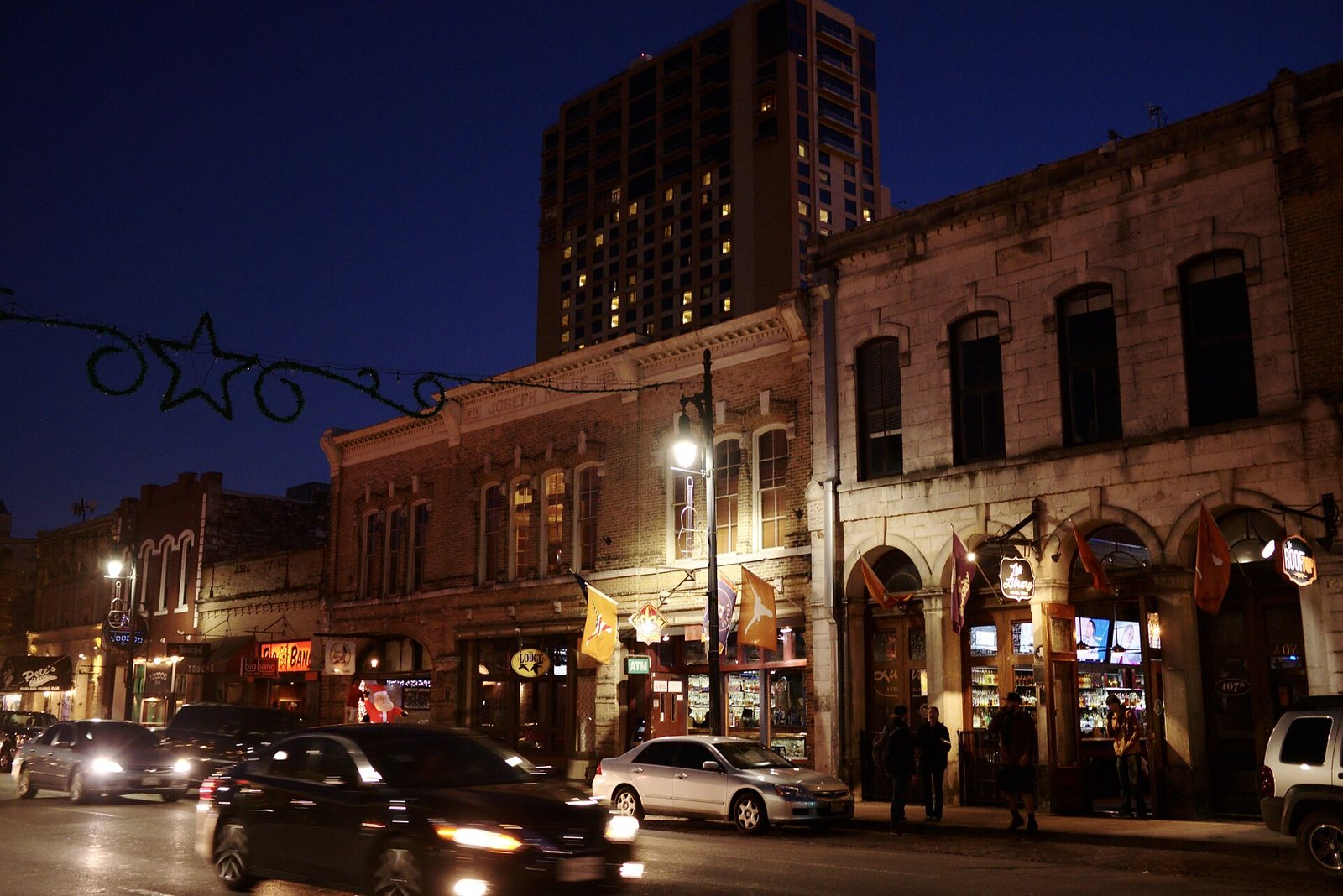 Best Cocktail Bars in Austin: Classics Creative Drinks and Reservations